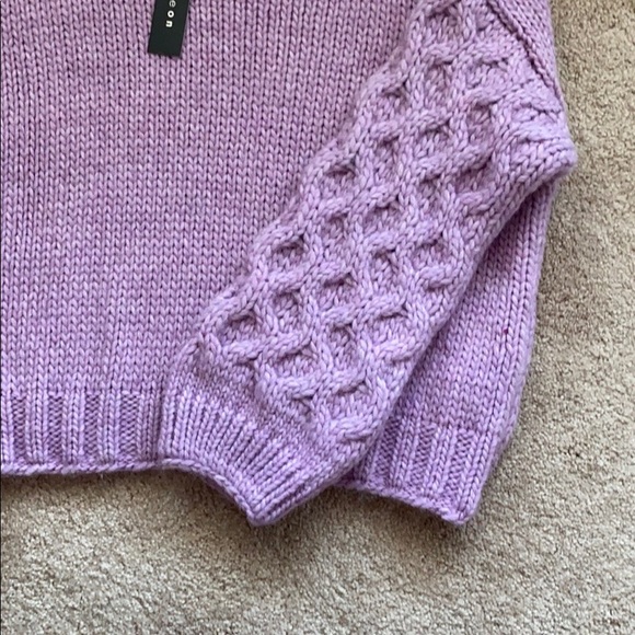 Drop shoulder NWT cropped woolen sweater - Picture 3 of 9